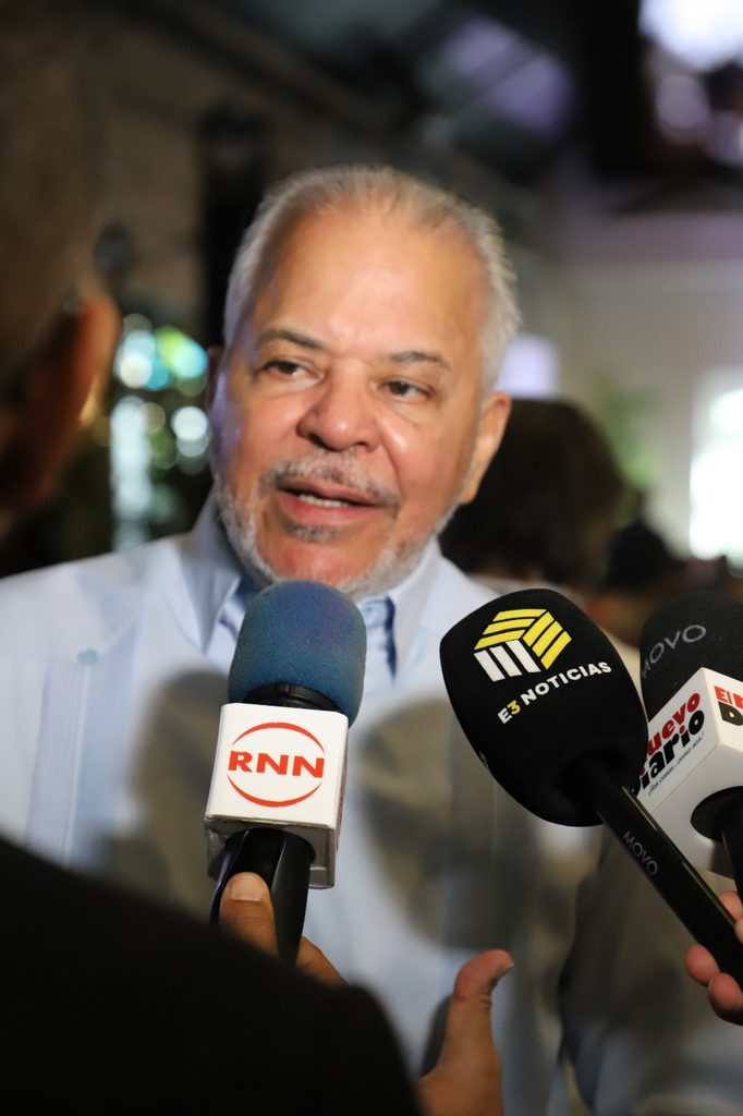 SANTO DOMINGO (R. Dominicana).- El administrador de la Empresa de Generación Hidroeléctrica Dominicana (EGEHID), ingeniero Rafael Salazar, participó de la apertura de la XI Semana de la Energía, realizada por la Organización Latinoamericana y Caribeña de Energía (OLACDE) y el Ministerio de Energía y Minas.